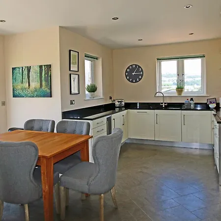 The Apartments @ Carus Green Κένταλ